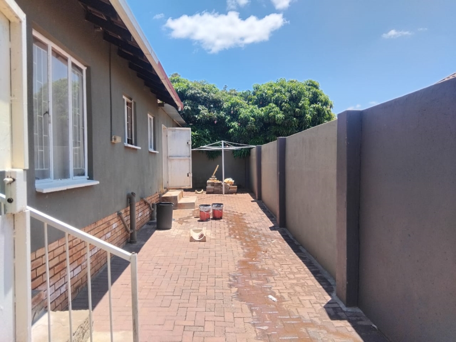 2 Bedroom Property for Sale in Tlhabane West North West